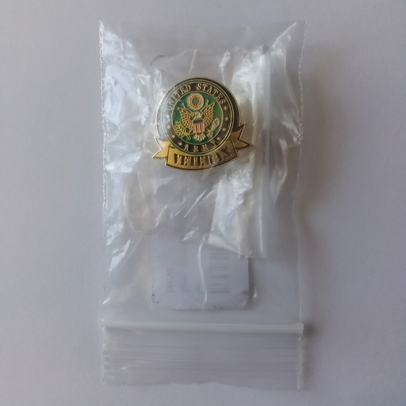 United States Army Veteran Bald Eagle Enamel Lapel Pin USA Military Soldier Pin - Picture 5 of 6